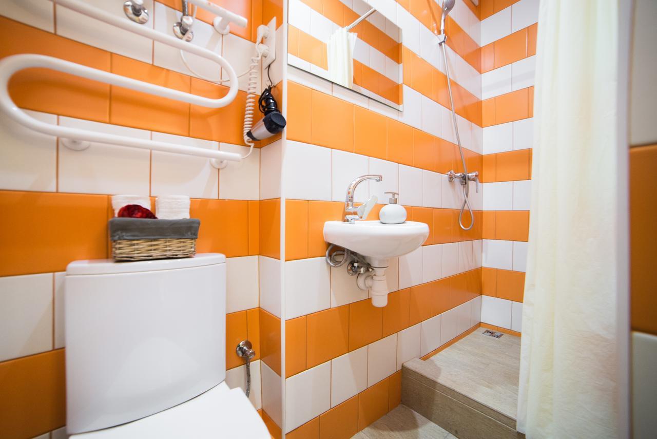 Mini Economy Apartments- Filatova 10 Lviv Eksteriør bilde