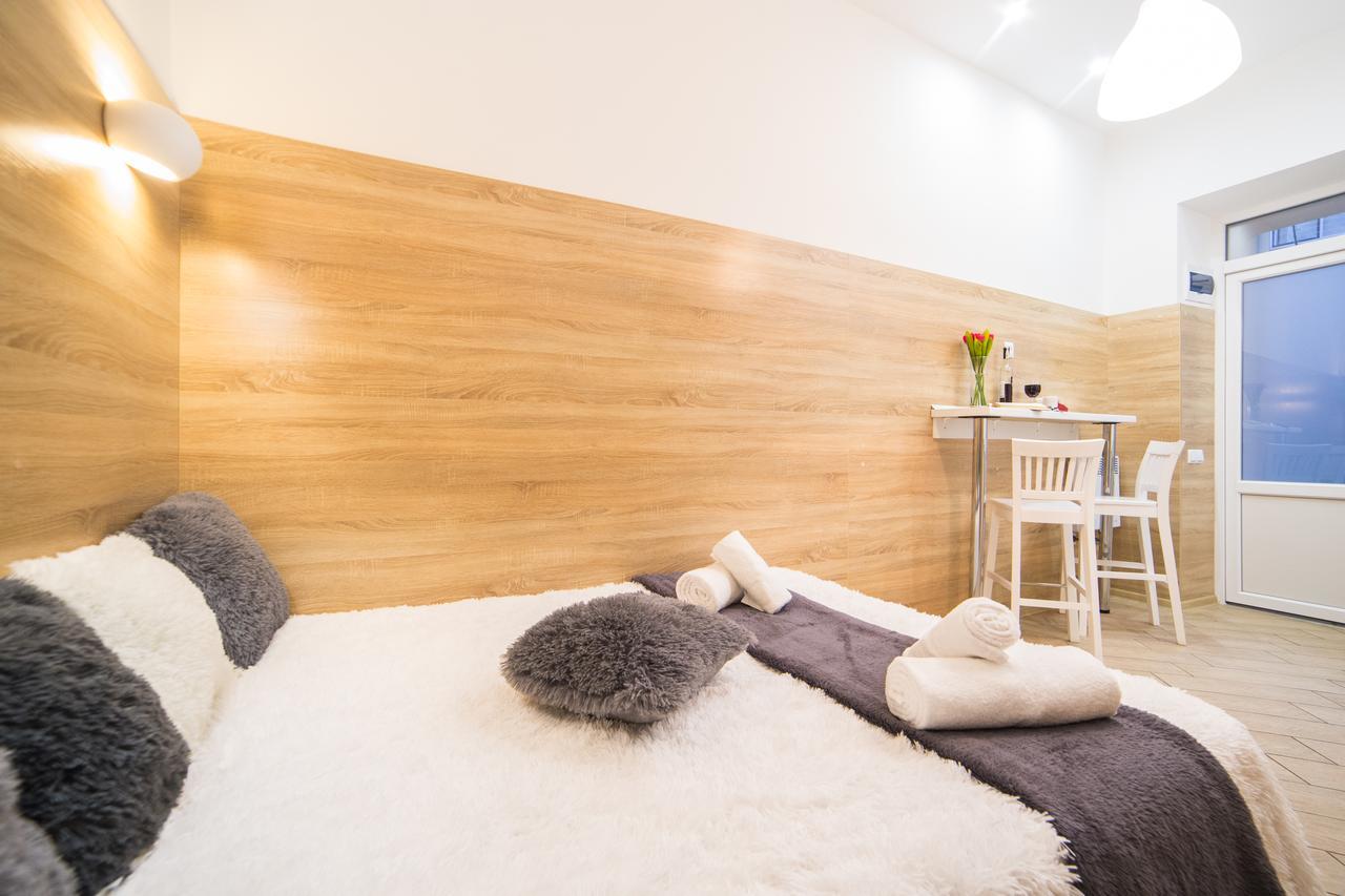 Mini Economy Apartments- Filatova 10 Lviv Eksteriør bilde